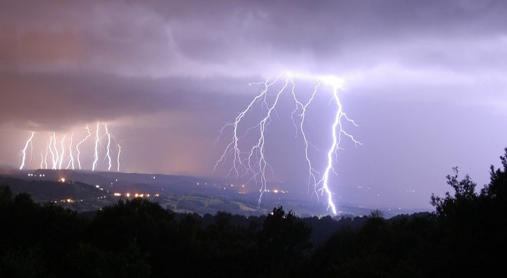 Protect-Computers-from-Summer-Heat-and-Storms